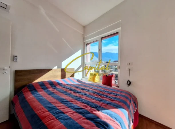 Tirane, jepet me qera apartament 2+1 Kati 5, 90 m² 580 € (ALI DEMI)