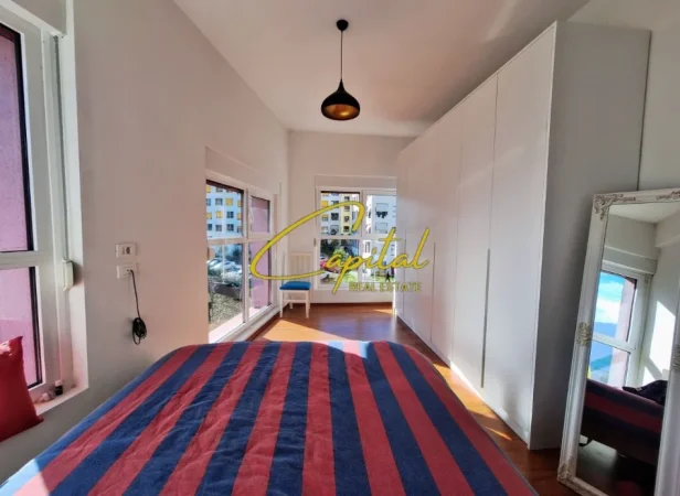 Tirane, jepet me qera apartament 2+1 Kati 5, 90 m² 580 € (ALI DEMI)
