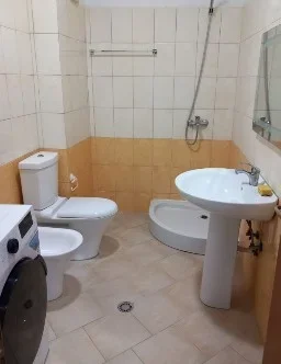 Tirane, jepet me qera apartament 1+1 , 65 m² 400 € 