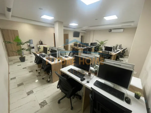 Tirane, jepet me qera zyre , 175 m² 2.500 € (Air Albania)
