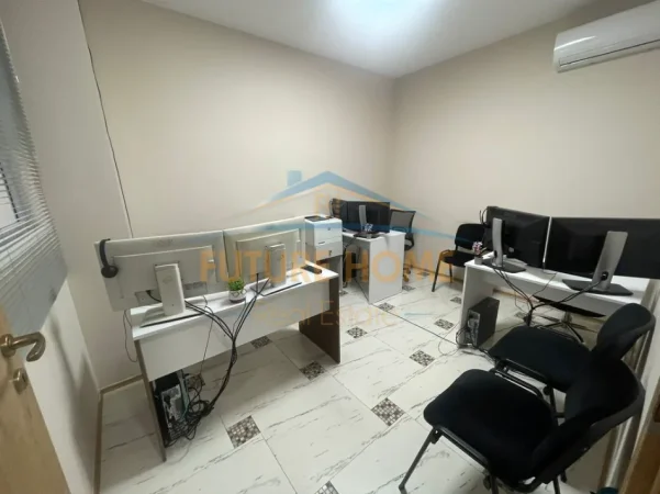 Tirane, jepet me qera zyre , 175 m² 2.500 € (Air Albania)