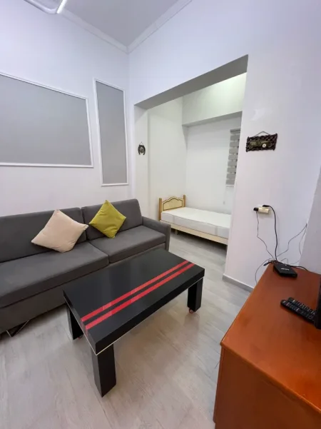 Tirane, jepet me qera garsonier Kati 1, 55 m² 400 € (Ish Parku i Autobuzave)