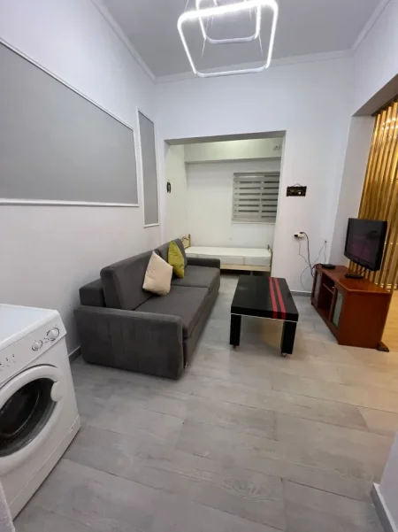 Tirane, jepet me qera garsonier Kati 1, 55 m² 400 € (Ish Parku i Autobuzave)