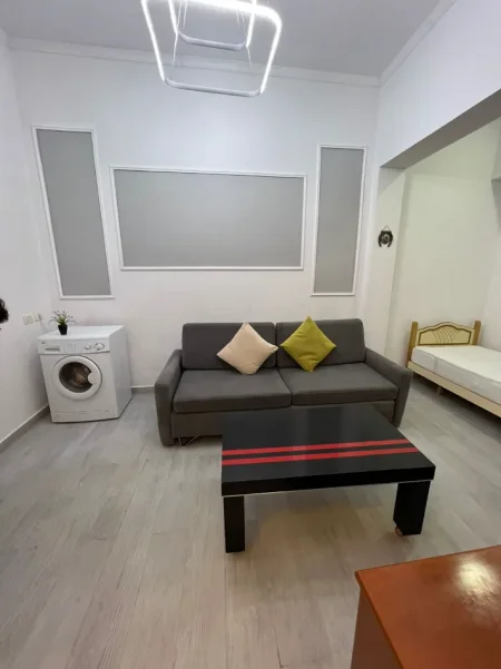 Tirane, jepet me qera garsonier Kati 1, 55 m² 400 € (Ish Parku i Autobuzave)
