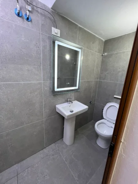Tirane, jepet me qera garsonier Kati 1, 55 m² 400 € (Ish Parku i Autobuzave)