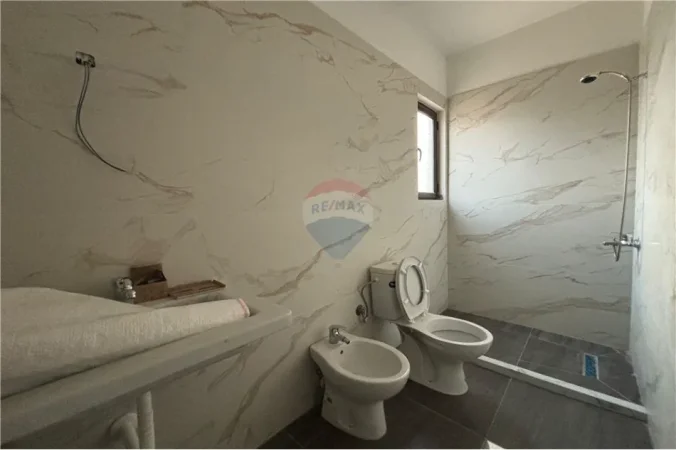 Vlore, shitet apartament+verande | Penthouse 2+1+Ballkon Kati 10, 277 m² 190.000 € (Rruga Gjergj Kastrioti (Transballkanike), Vlorë)