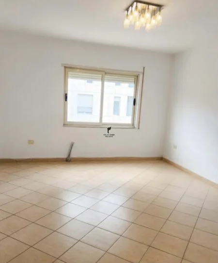 Tirane, jepet me qera zyre Kati 3, 100 m² 550 € (BULEVARDI I RI)