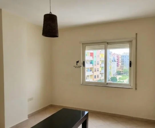 Tirane, jepet me qera zyre Kati 3, 100 m² 550 € (BULEVARDI I RI)