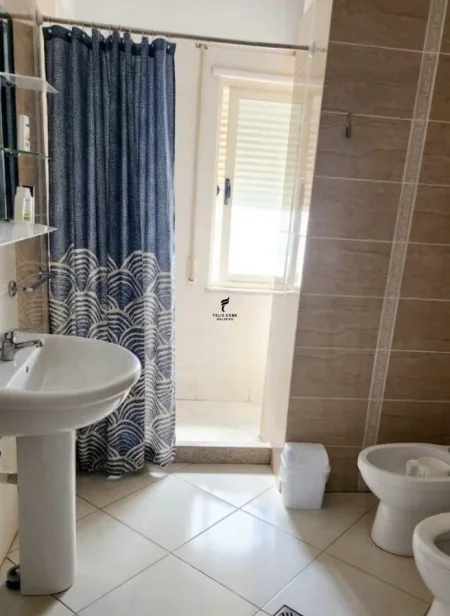Tirane, jepet me qera zyre Kati 3, 100 m² 550 € (BULEVARDI I RI)