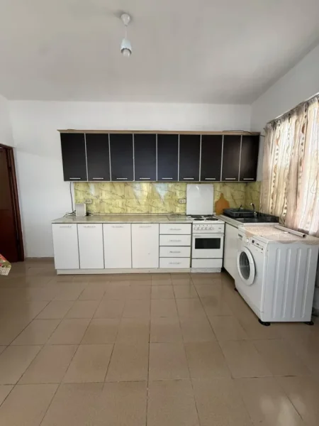Tirane, jepet me qera apartament 2+1 Kati 1, 90 m² 350 € (Rruga 5 Maji)
