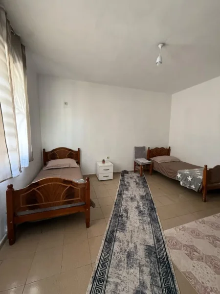 Tirane, jepet me qera apartament 2+1 Kati 1, 90 m² 350 € (Rruga 5 Maji)