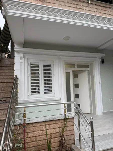 Tirane, jepet me qera Vile 3+1+Ballkon Kati 1, 1 m² 500 € (Rruga Gjon Mili)