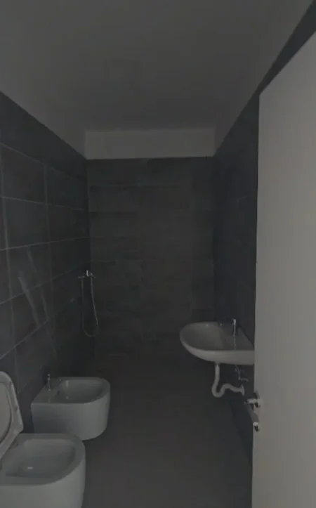 Tirane, shitet apartament 2+1 Kati 1, 160000 € (Universe City)