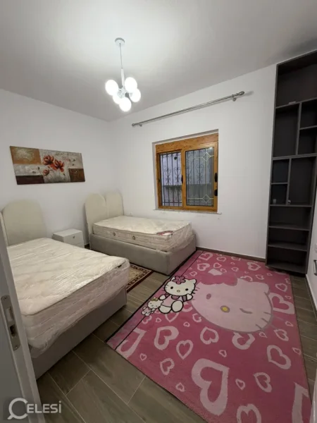 Tirane, jepet me qera Vile 3+1+Ballkon Kati 1, 1 m² 500 € (Rruga Gjon Mili)