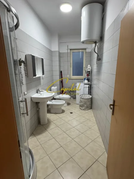 Tirane, jepet me qera apartament 1+1 Kati 5, 88 m² 600 € (LIQENI I THATE)