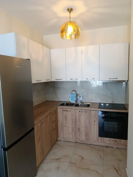 Tirane, jepet me qera apartament 1+1 Kati 4, 66 m² 500 € (Rruga e Dibrës)