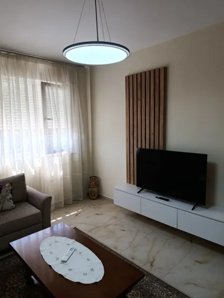 Tirane, jepet me qera apartament 1+1 Kati 4, 66 m² 500 € (Rruga e Dibrës)