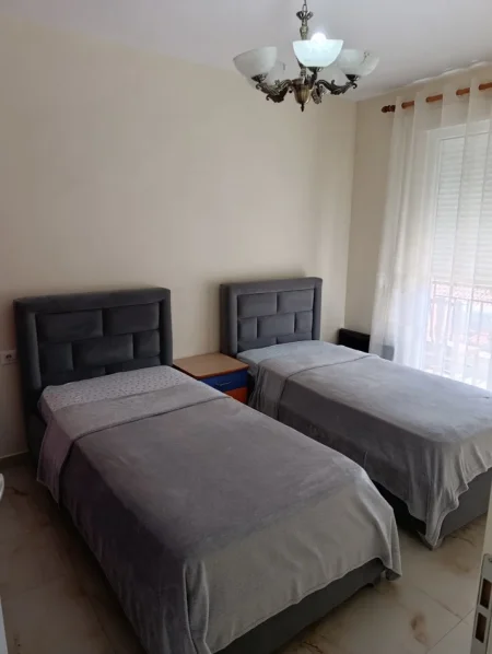 Tirane, jepet me qera apartament 1+1 Kati 4, 66 m² 500 € (Rruga e Dibrës)