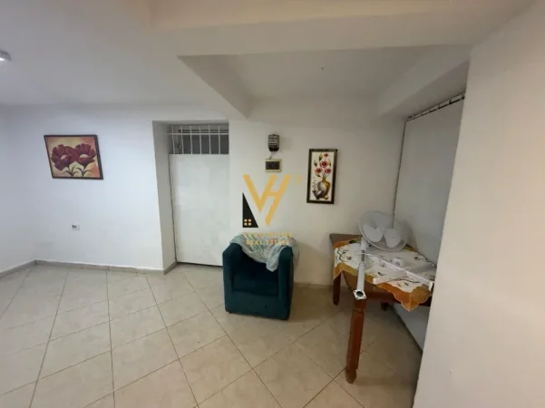 Tirane, jepet me qera ambjent biznesi Kati -1, 23 m² 320 € (STADIUMI DINAMO)