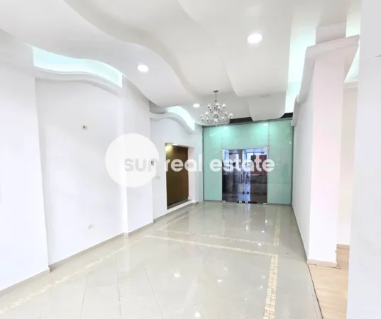 Shkoder, jepet me qera ambjent biznesi Kati 2, 86 m² (PEDONALE QENDER)