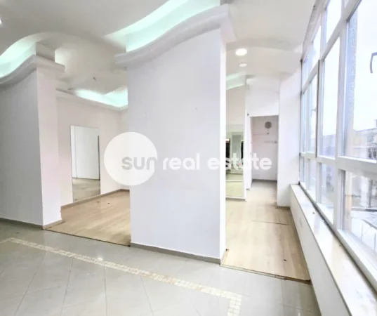 Shkoder, jepet me qera ambjent biznesi Kati 2, 86 m² (PEDONALE QENDER)