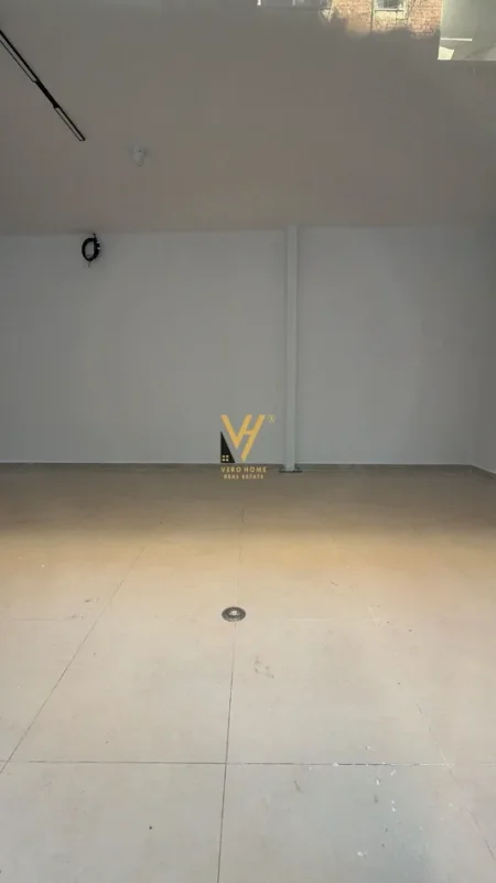 Tirane, jepet me qera ambjent biznesi Kati 0, 124 m² 2.500 € (ISH EKSPOZITA)