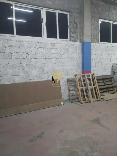 Shqiperi, jepet me qera ambjent biznesi Kati 0, 400 m² 1.250 € (VORE)