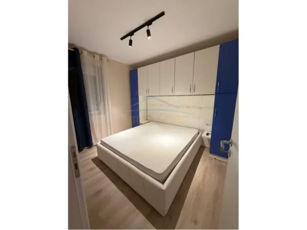 Tirane, jepet me qera apartament 1+1 Kati 1, 55 m² 450 € (Oxhaku)