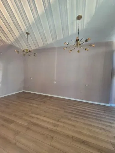 Tirane, jepet me qera zyre Kati 0, 36 m² 500 € (square 21)
