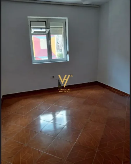 Tirane, jepet me qera apartament 2+1 Kati 3, 70 m² 470 € (BULEVARDI BAJRAM CURRI)