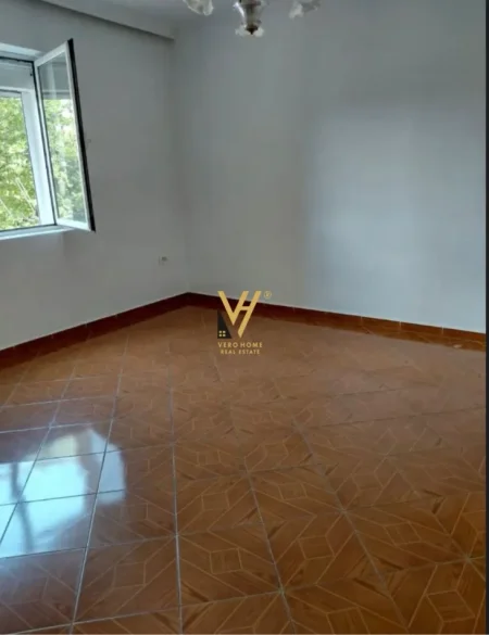 Tirane, jepet me qera apartament 2+1 Kati 3, 70 m² 470 € (BULEVARDI BAJRAM CURRI)