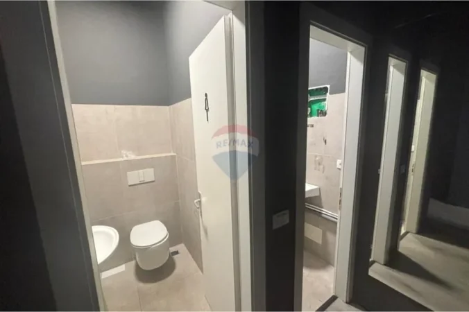 Tirane, jepet me qera , 210 m² 3.001 € 