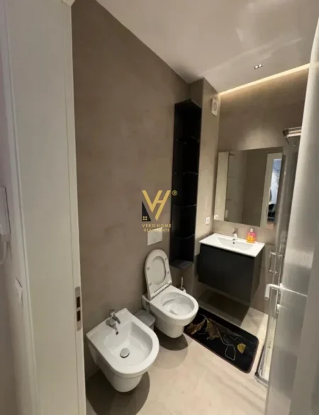 Tirane, jepet me qera apartament 1+1+Ballkon Kati 6, 70 m² 800 € (JORDAN MISJA)
