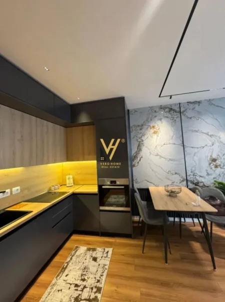 Tirane, jepet me qera apartament 1+1+Ballkon Kati 6, 70 m² 800 € (JORDAN MISJA)
