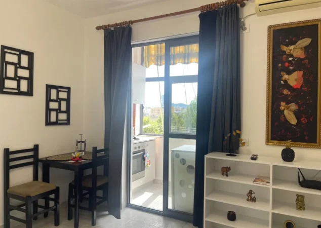 Tirane, jepet me qera garsonier Kati 7, 38 m² 350 € (Rruga Ferit Xhajko (ish Restorant Durrësi))