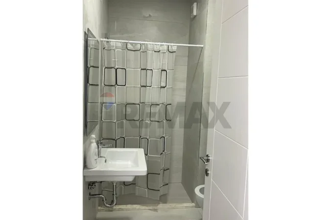 Tirane, jepet me qera apartament 1+1 Kati 2, 60 m² 600 € (Xhanfize keko)