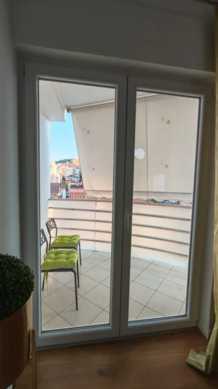 Tirane, jepet me qera apartament 2+1 Kati 7, 950 € (komuna e parisit)
