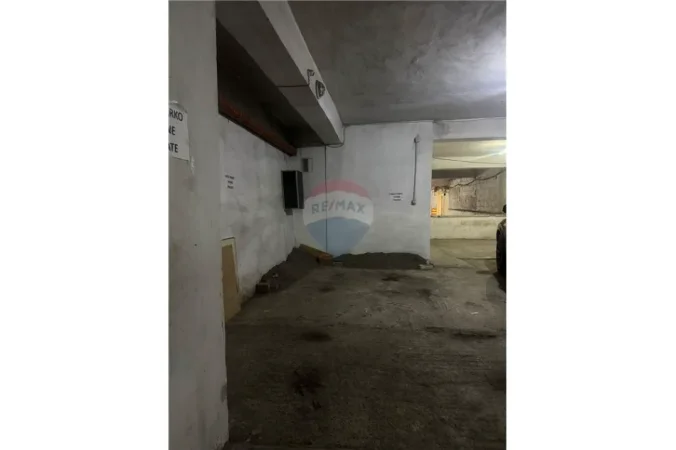 Tirane, shitet garazh | post parkimi , 15 m² 35.000 €