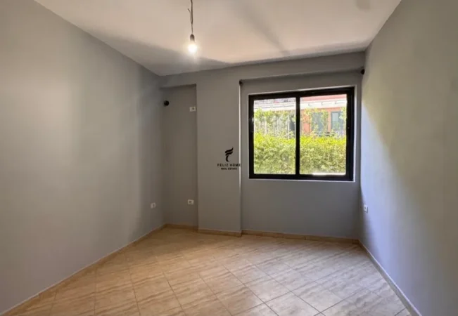 Tirane, jepet me qera zyre , 110 m² 450 € (KODRA E DIELLIT 1)