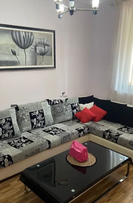 Tirane, jepet me qera apartament 1+1 Kati 5, 62 m² 600 € (BLLOKU)