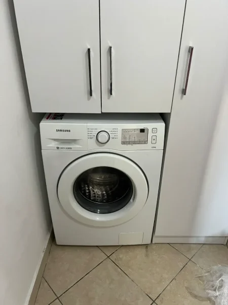 Tirane, jepet me qera apartament 2+1 Kati 4, 86 m² (KOMUNA E PARISIT)
