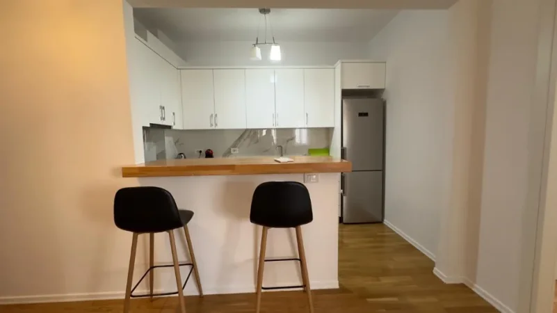 Tirane, jepet me qera apartament 2+1+2 +Post Parkimi, Kati 2, 123 m² 1.300 € (Rruga e Barrikadave)