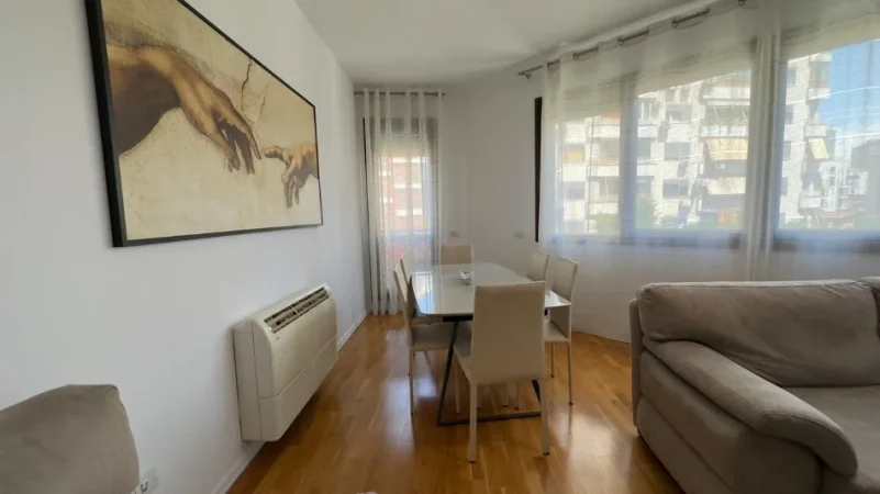 Tirane, jepet me qera apartament 2+1+2 +Post Parkimi, Kati 2, 123 m² 1.300 € (Rruga e Barrikadave)