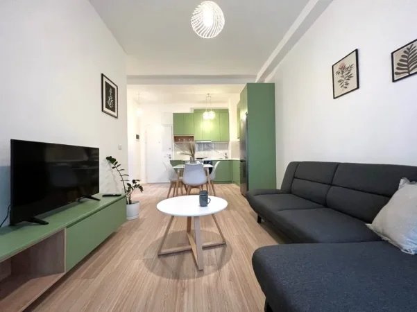 Tirane, jepet me qera apartament 1+1+Ballkon Kati 3, 70 m² 700 € 
