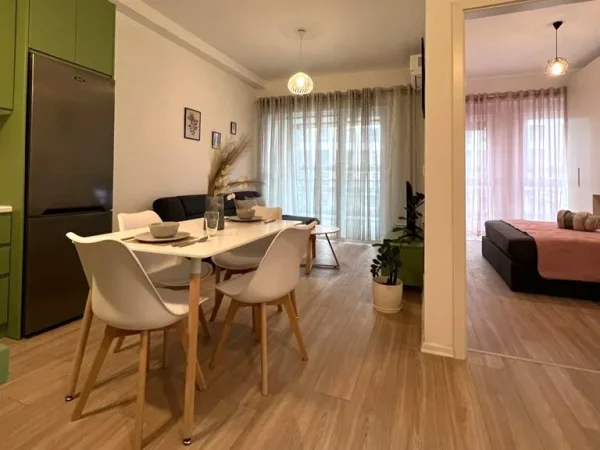 Tirane, jepet me qera apartament 1+1+Ballkon Kati 3, 70 m² 700 € 