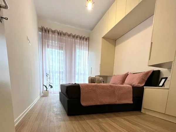 Tirane, jepet me qera apartament 1+1+Ballkon Kati 3, 70 m² 700 € 