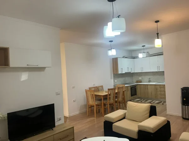 Tirane, jepet me qera apartament 3+1 Kati 1, 90 m² 600 € (KODRA E DIELLIT)