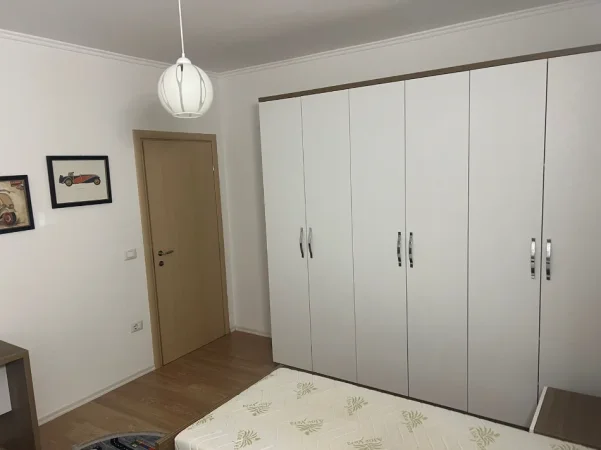 Tirane, jepet me qera apartament 3+1 Kati 1, 90 m² 600 € (KODRA E DIELLIT)