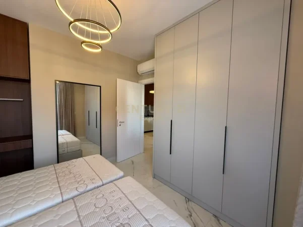 Tirane, jepet me qera apartament 1+1 Kati 8, 62 m² 550 € (laprake rezidenca aura)