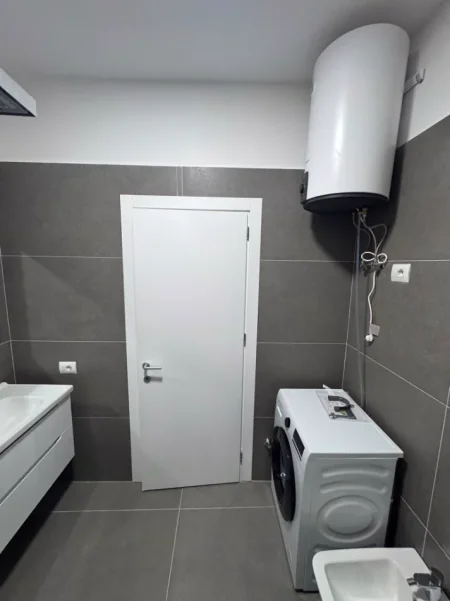 Tirane, jepet me qera apartament 1+1+Ballkon Kati 3, 70 m² 550 € (Golden Park 3)
